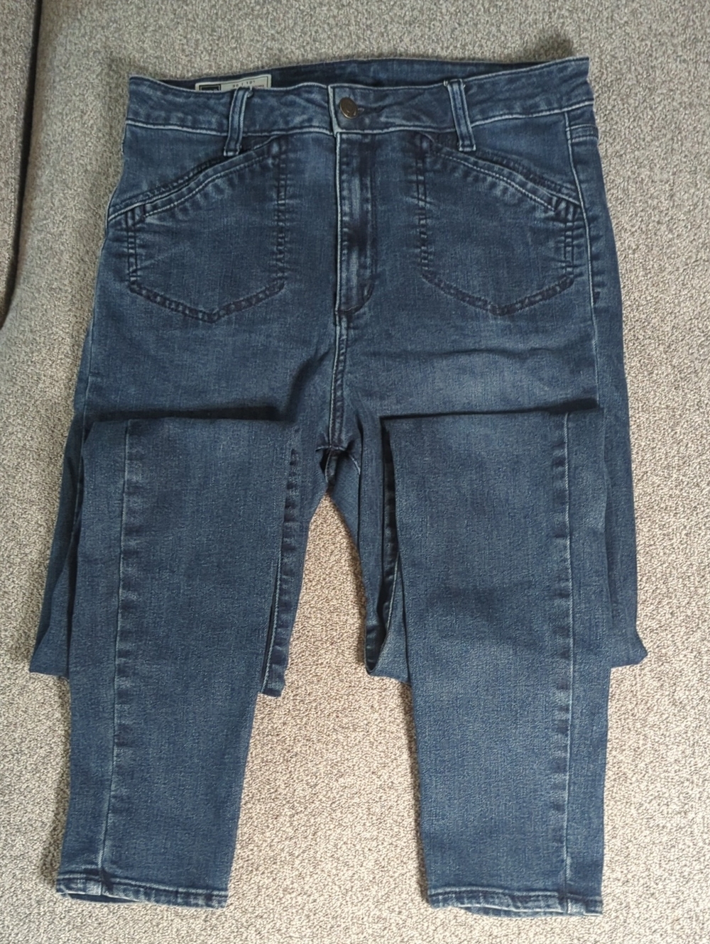 GAP Universal High-Rise Jeggings in Medium Blue.  Size 10tall
